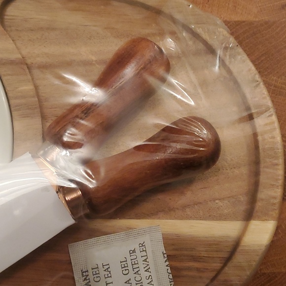 Unopened Mini Charcuterie board with cheese spreaders. - Picture 2 of 3